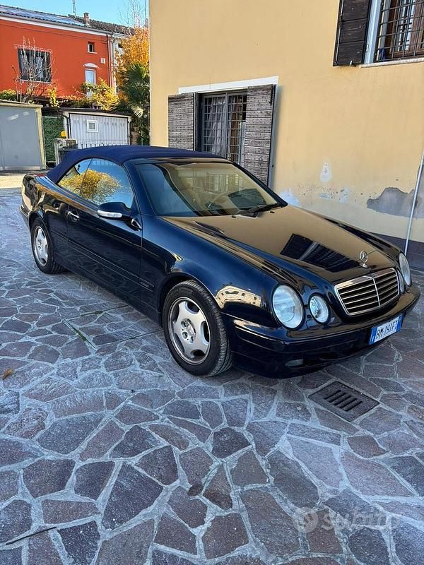 Usata Mercedes CLK320 218 CV (160 kW) 2000 Blu Cabrio