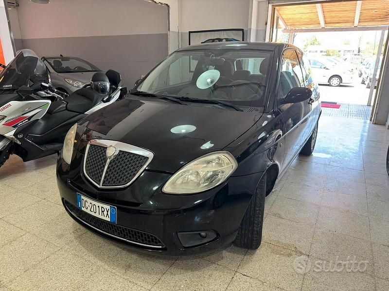 Usata Lancia Ypsilon 90 CV (66 kW) 2008 Nero Utilitaria