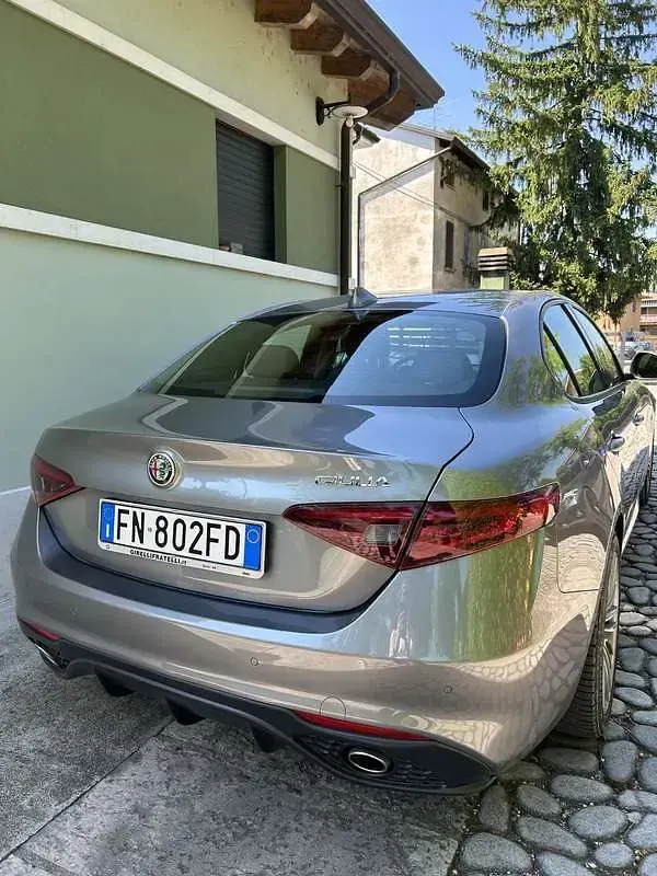Usata Alfa Romeo Giulia Super 179 CV (131 kW) 2017 Berlina