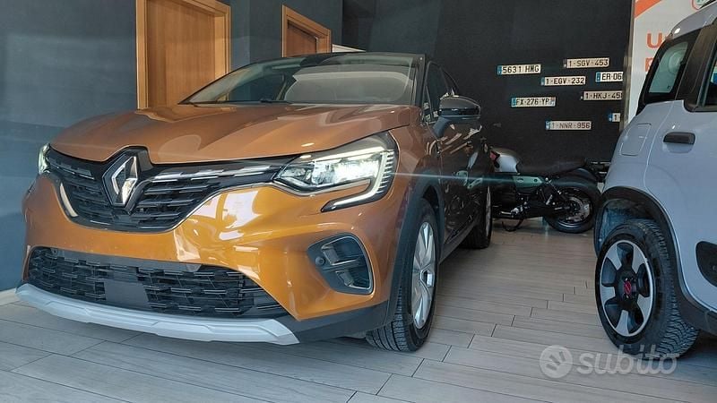 Usata Renault Captur Intens 91 CV (66 kW) 2022 Giallo SUV