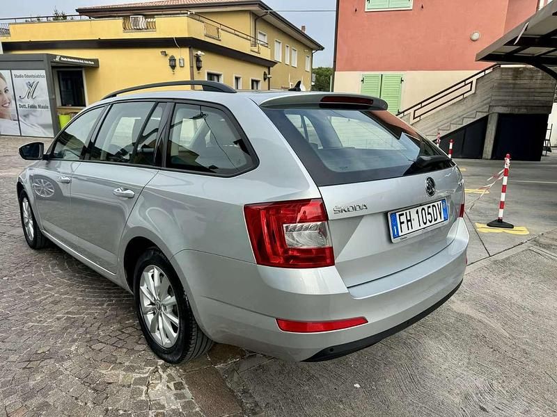 Usata Skoda Octavia 110 CV (80 kW) 2017 Argento Station wagon