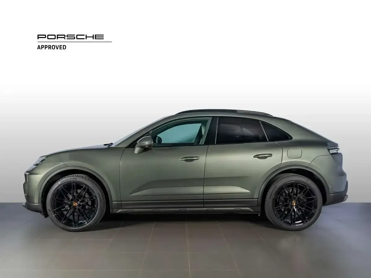 Usata Porsche Macan 144 kW (197 CV) 2024 Verde aventurine metallizzato SUV
