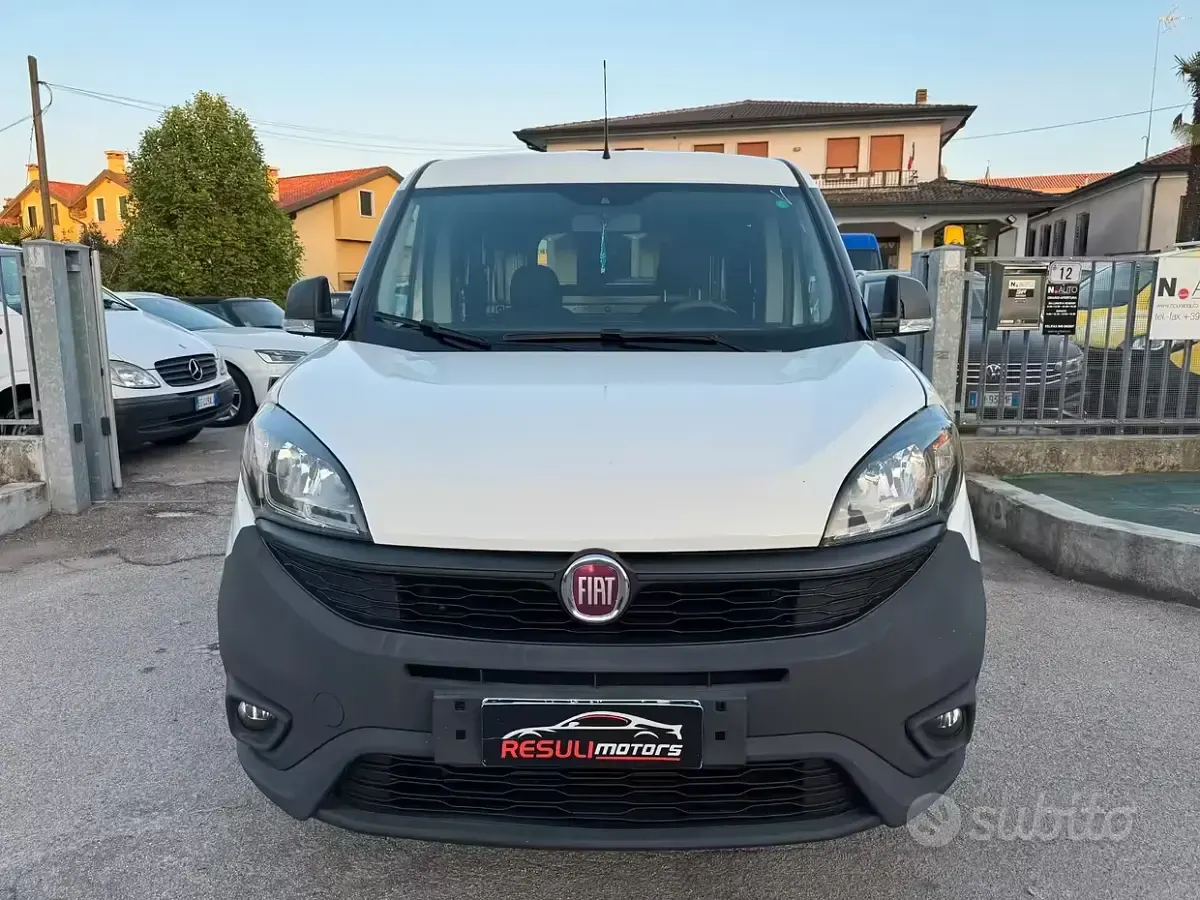 Usado Fiat Doblò Easy 120 HP (88 kW) 2021 Branco Monovolume