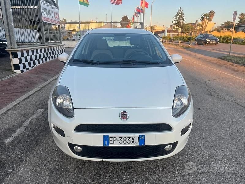 Usata Fiat Grande Punto Easy 69 CV (50 kW) 2012 Bianco Utilitaria