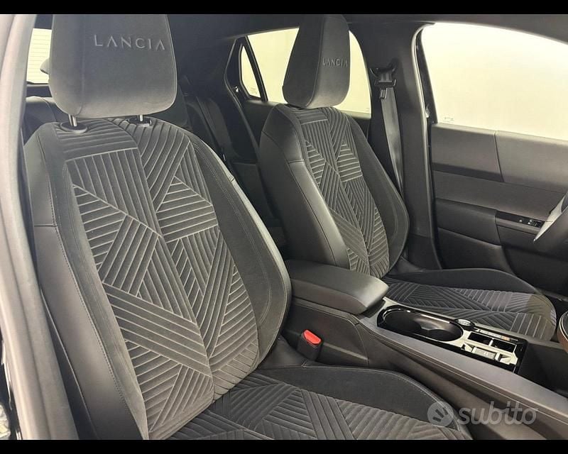 Usata Lancia Ypsilon 110 CV (80 kW) 2025 Nero Utilitaria