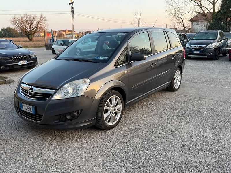 Usata Opel Zafira Enjoy 140 CV (102 kW) 2009 Nero Monovolume