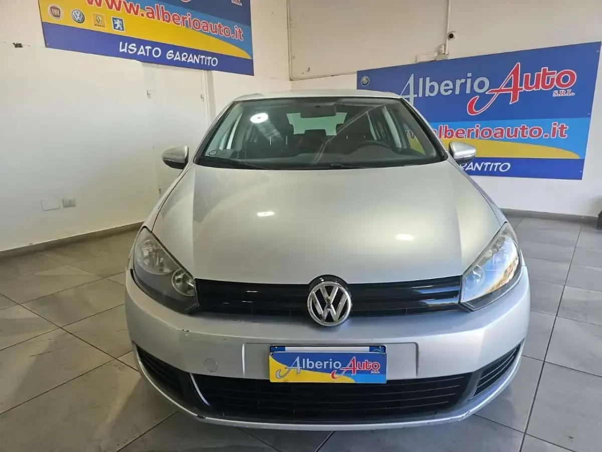 Usata VW Golf VI Comfortline 102 CV (75 kW) 2009 Argento Utilitaria