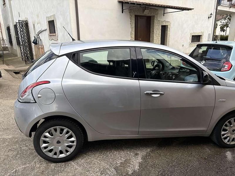 Usata Lancia Ypsilon Silver 69 CV (50 kW) 2012 Utilitaria