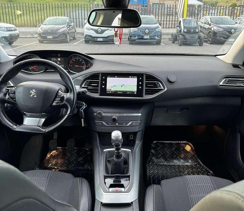 Begagnad Peugeot 308 Allure 131 HK (96 kW) 2019 Vit Kombi