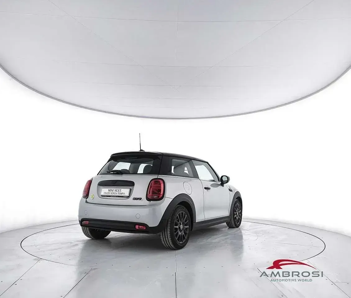 Usata Mini Cooper SE 135 kW (184 CV) 2021 Argento Utilitaria