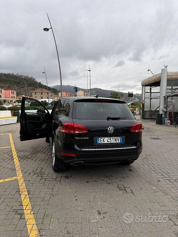 Usata VW Touareg 245 CV (180 kW) 2012 Nero SUV