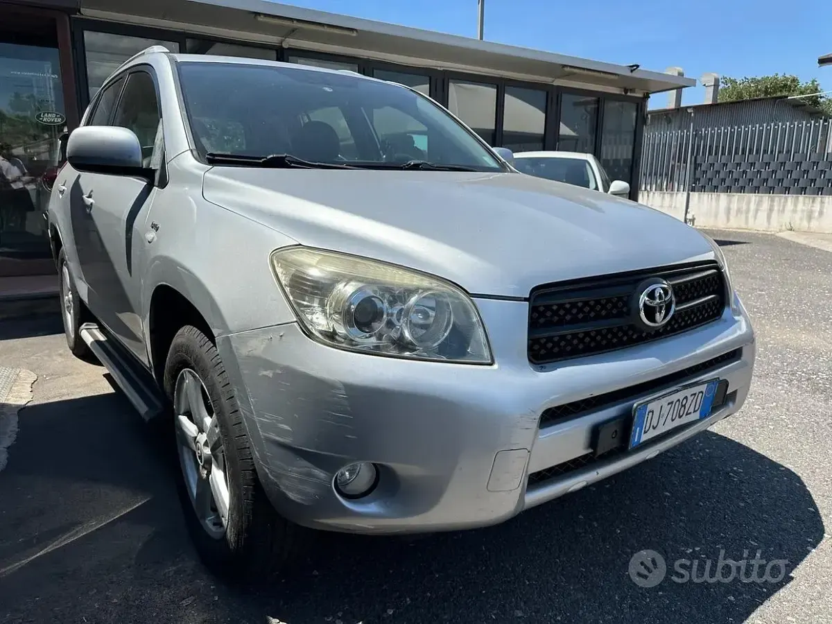 Usata Toyota RAV4 Luxury 136 CV (100 kW) 2007 Grigio SUV