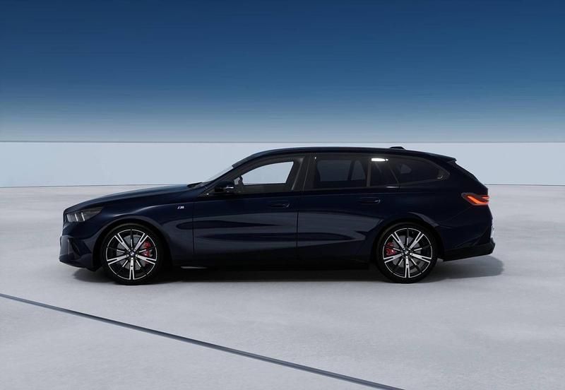 Nuova BMW 520 M Sport 208 CV (152 kW) 2025 Carbon black Station wagon