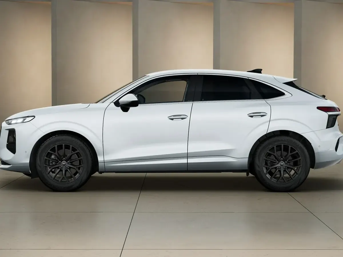 Nuova Audi Q3 Sportback Advanced 150 CV (110 kW) 2026 Bianco ghiacciaio metallizzato SUV