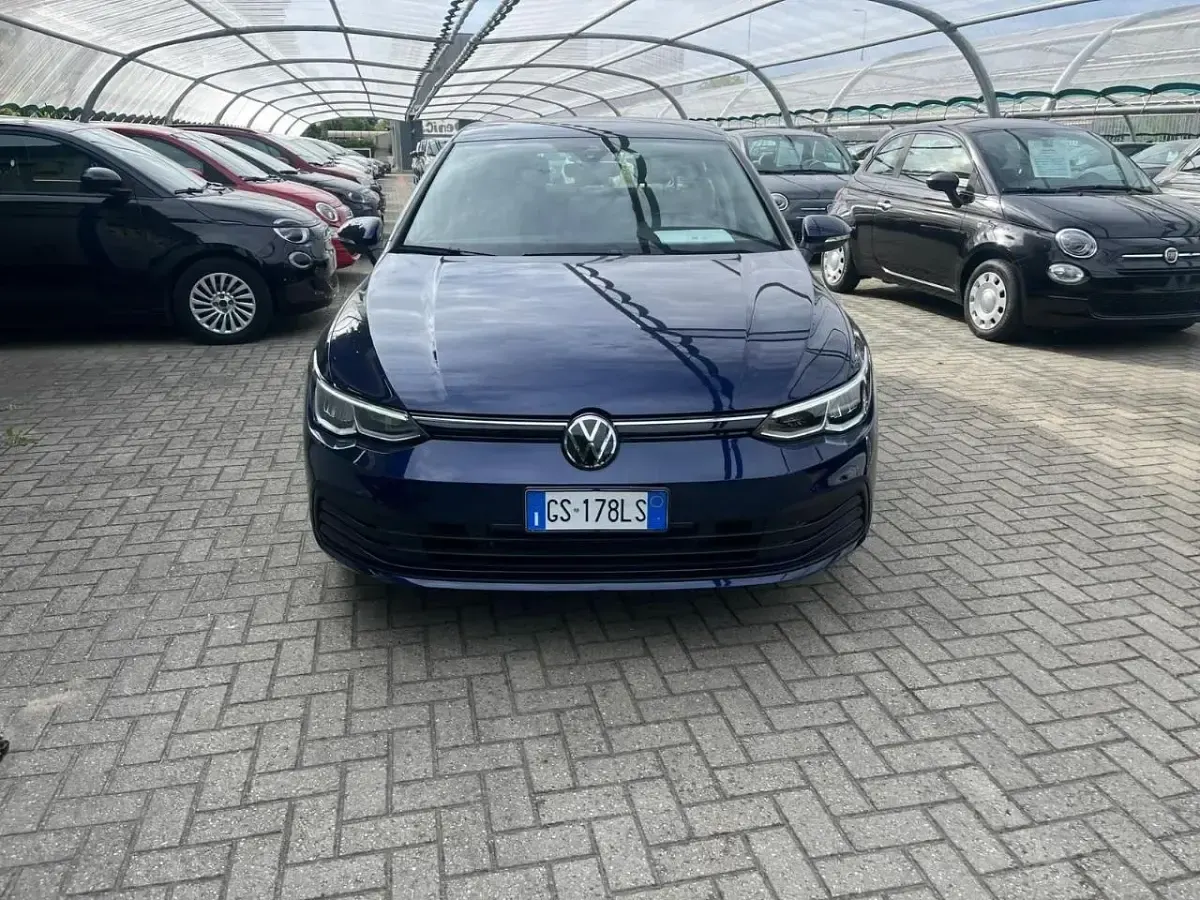 Usata VW Golf VIII Life 110 CV (80 kW) 2023 Blu Berlina