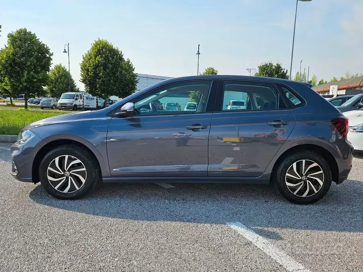 Usata VW Polo Life 95 CV (69 kW) 2023 Grigio Utilitaria