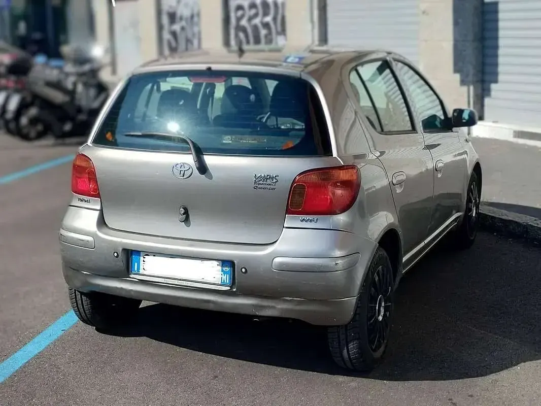 Usata Toyota Yaris Sol 87 CV (63 kW) 2004 Grigio Utilitaria