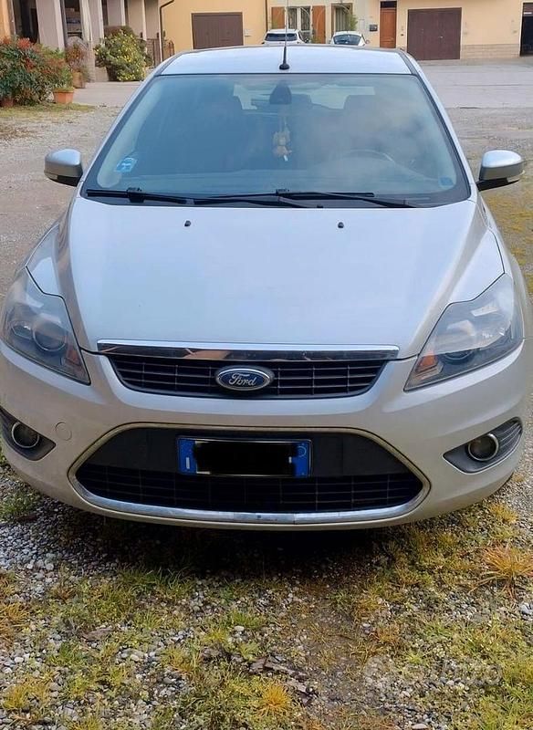 Käytetty Ford Focus 100 HP (73 kW) 2008 Harmaa Farmari