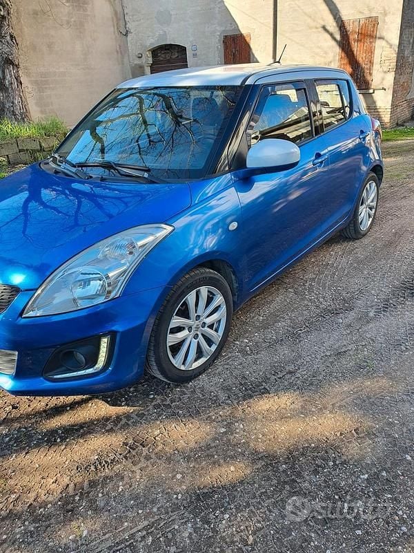Usata Suzuki Swift 2015 Blu Utilitaria