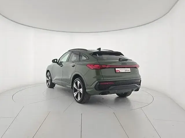 Usata Audi Q5 Sportback S-Line 204 CV (150 kW) 2025 Verde SUV