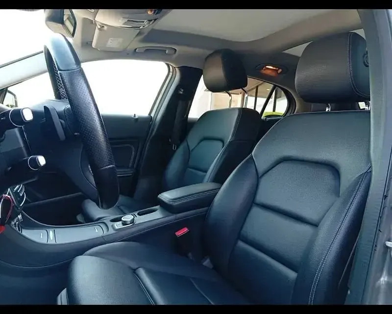 Usata Mercedes GLA220 177 CV (130 kW) 2016 Grigio SUV