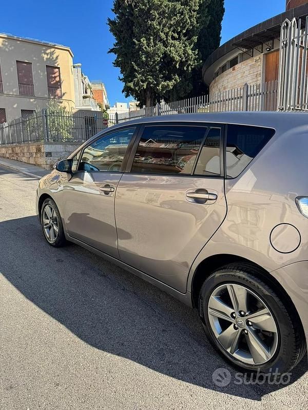 Usata Toyota Verso 112 CV (82 kW) 2015 Marrone Monovolume