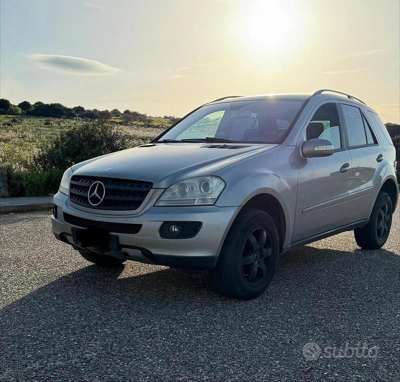 Usata Mercedes ML320 224 CV (164 kW) 2007 Grigio SUV