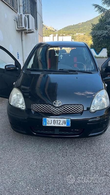 Usata Toyota Yaris 2004 Nero Utilitaria