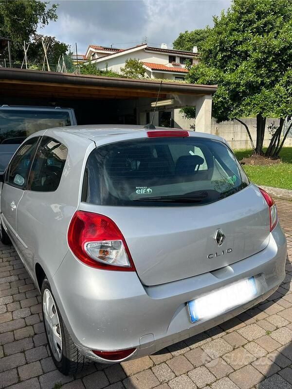 Usata Renault Clio II 48 CV (35 kW) 2011 Grigio Utilitaria
