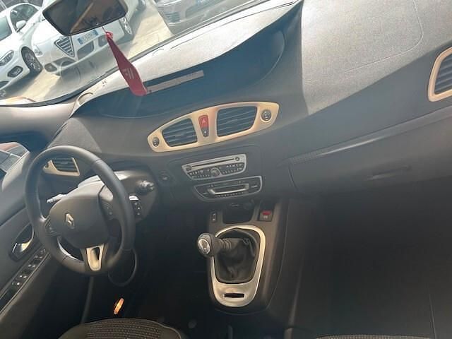 Usata Renault Scénic III 110 CV (80 kW) 2010 Grigio Monovolume