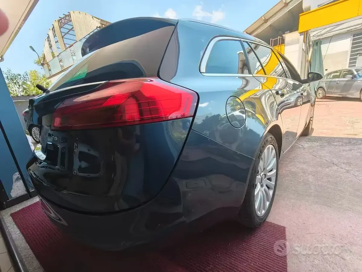 Usata Opel Insignia Cosmo 160 CV (117 kW) 2011 Bluazzurro Station wagon