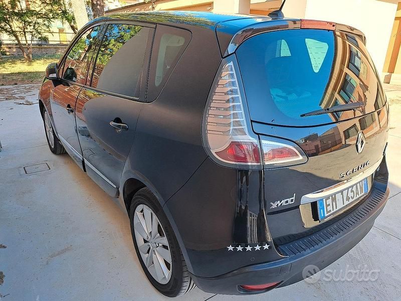 Usata Renault Scénic III 110 CV (80 kW) 2012 Nero Monovolume