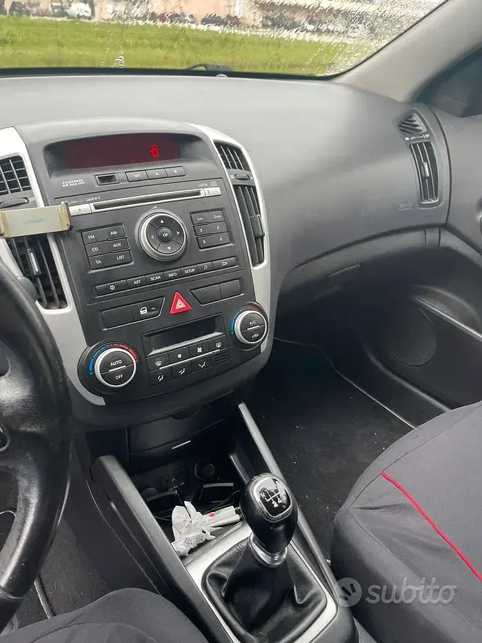 Usata Kia Ceed 115 CV (84 kW) 2009 Grigio Utilitaria
