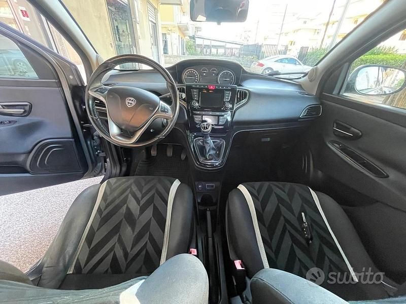 Usata Lancia Ypsilon Gold 95 CV (69 kW) 2015 Utilitaria