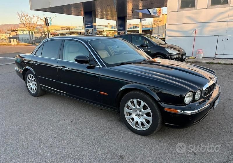 Usata Jaguar XJ 237 CV (174 kW) 2003 Nero Berlina