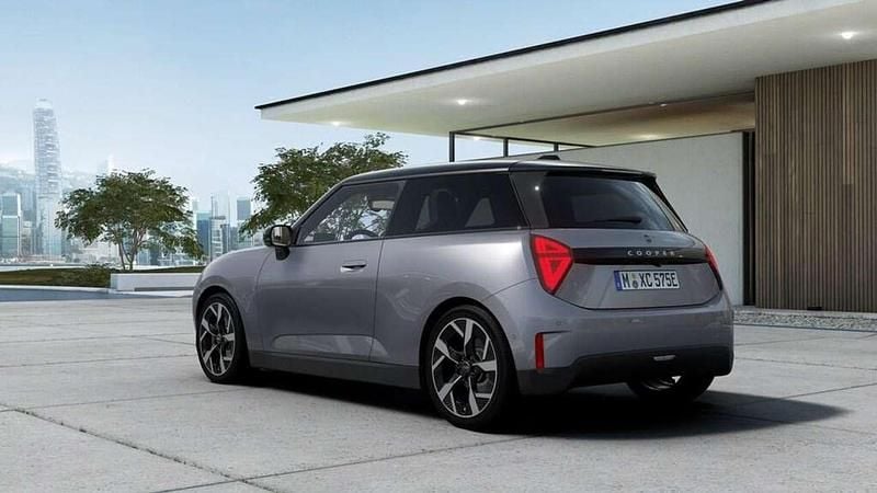 Nuova Mini Cooper Favoured 135 kW (184 CV) 2026 Melting silver iii Utilitaria