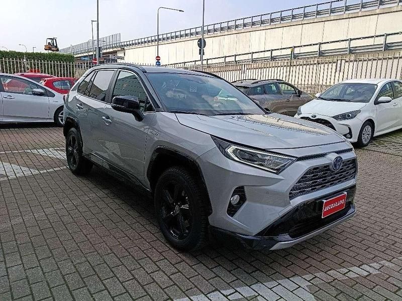 Usata Toyota RAV4 Hybrid Style 218 CV (160 kW) 2022 Argento SUV