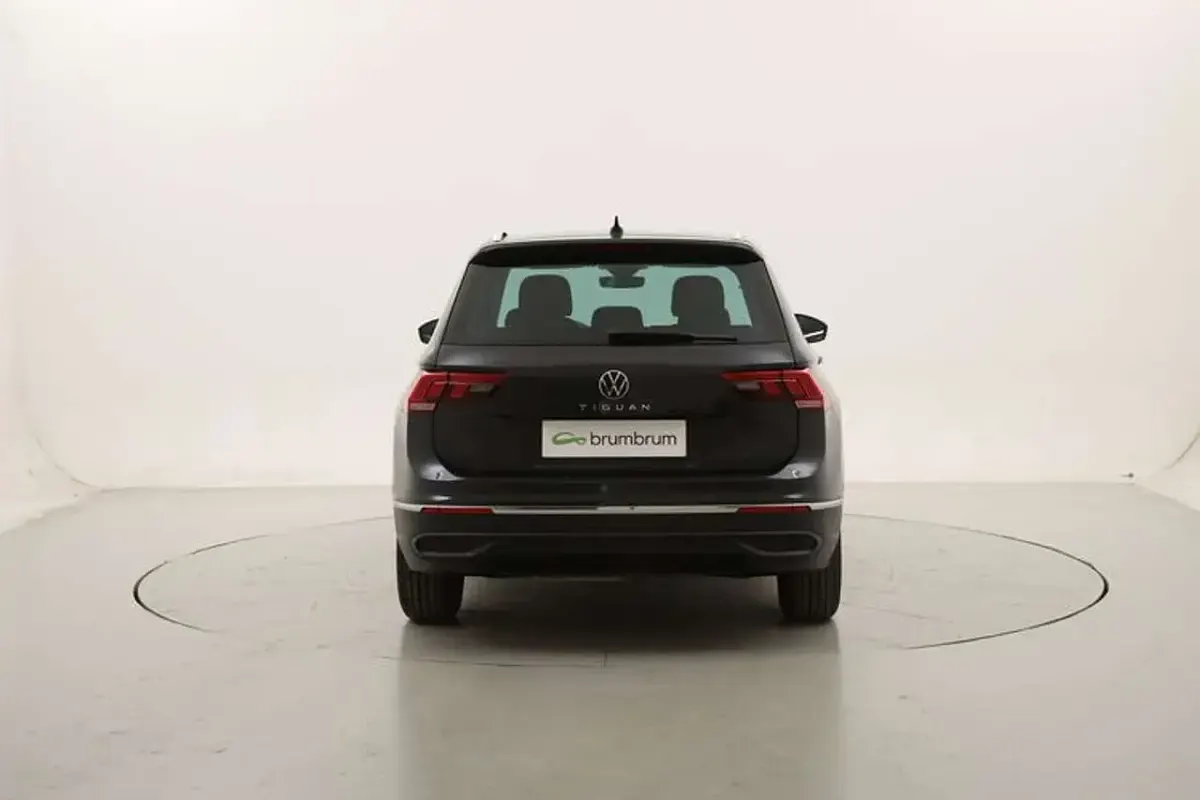 Usata VW Tiguan Life 122 CV (89 kW) 2022 Grigio SUV