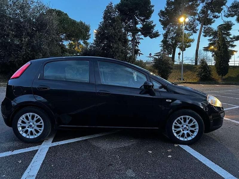 Usata Fiat Linea Dynamic 90 CV (66 kW) 2011 Nero Berlina
