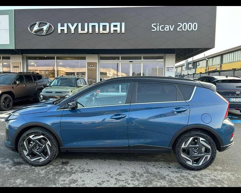 Usata Hyundai Bayon 99 CV (72 kW) 2024 Vibrant blue pearl + black roo SUV