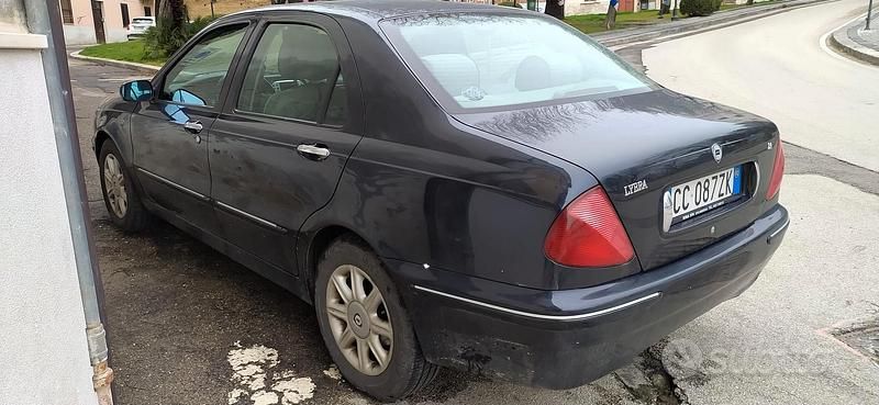 Usata Lancia Lybra 150 CV (110 kW) 2002 Blu Berlina