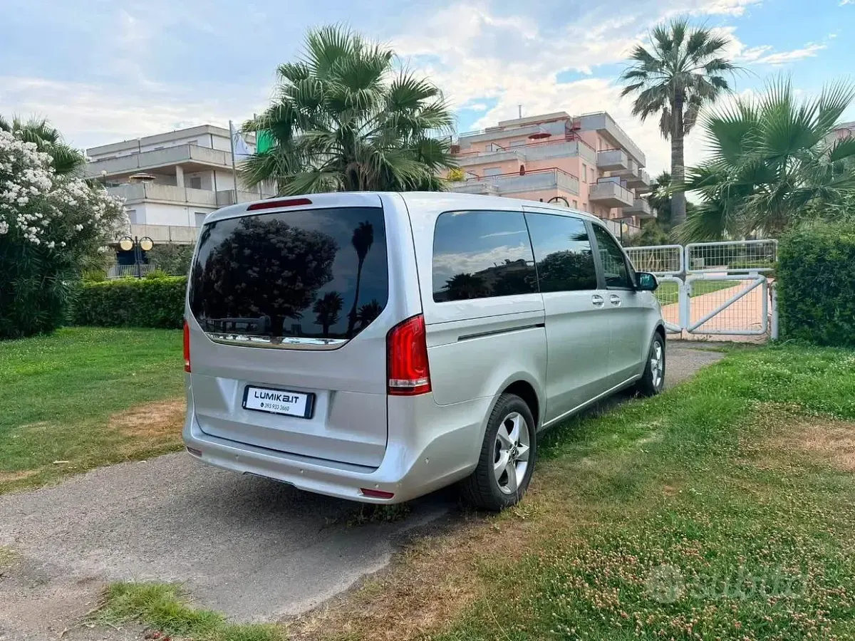 Usata Mercedes V220 Exclusive 163 CV (119 kW) 2022 Grigio Monovolume