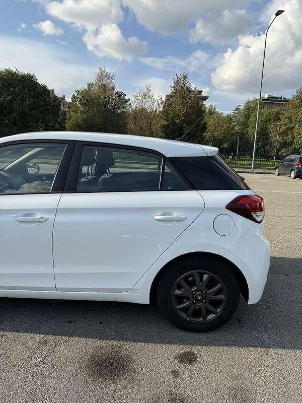 Usata Hyundai i20 Comfort 84 CV (61 kW) 2017 Utilitaria