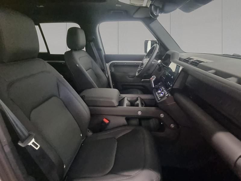 Nouvelle Land Rover Defender SE Dynamic 200 ch (147 kW) 2026 Gris SUV