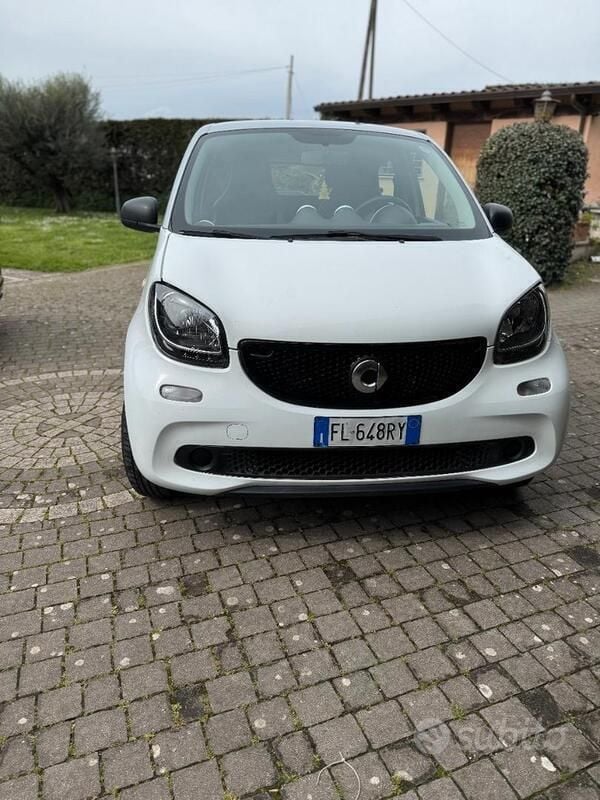 Bianco Usata 2017 Smart ForFour Due volumi | 9999 € (Ottimo prezzo) - Immagine 1/4