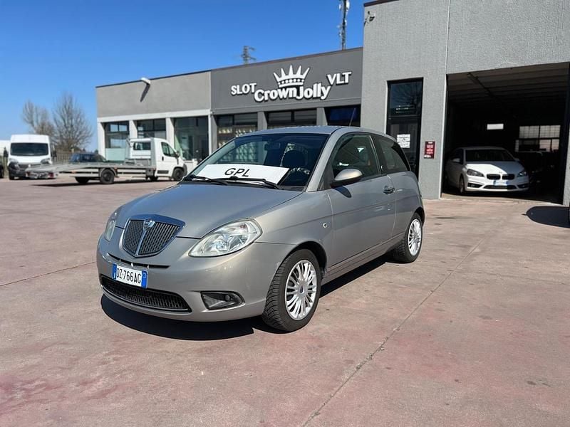 Usata Lancia Ypsilon 77 CV (56 kW) 2009 Argento Utilitaria