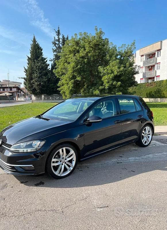 Usata 2018 VW Golf VII Executive Tre volumi | 14.000 € (Super prezzo) - Immagine 1/4