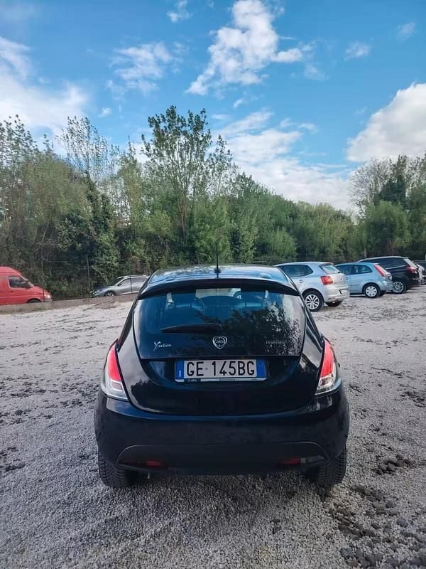 Usata Lancia Ypsilon Gold 69 CV (50 kW) 2021 Blu Utilitaria