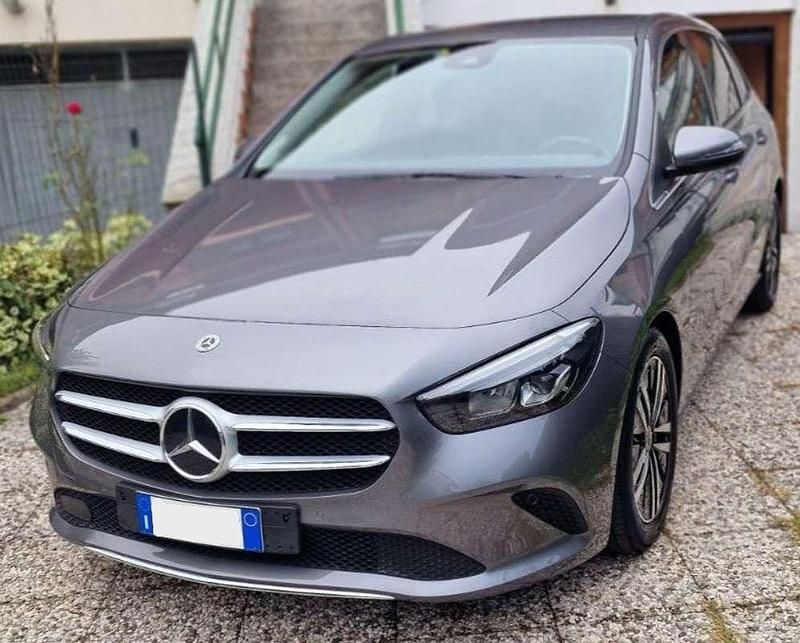 Usata Mercedes B200 150 CV (110 kW) 2022 Grigio Monovolume
