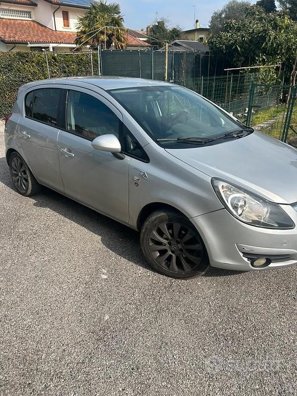 Usata Opel Corsa 80 CV (58 kW) 2010 Grigio Utilitaria